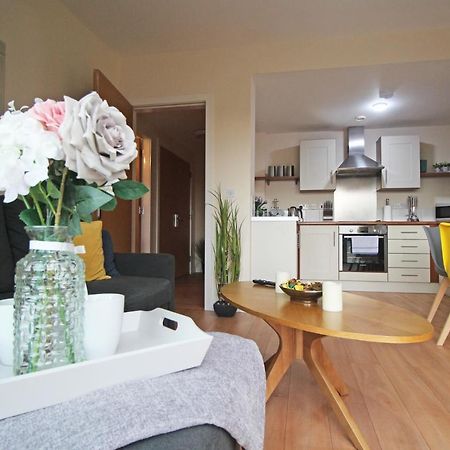 Canal Side Apartment In Chester Buitenkant foto